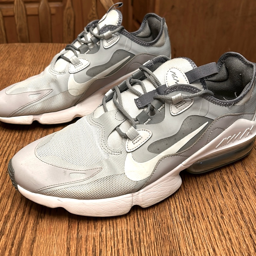 Men’s shoes without box.